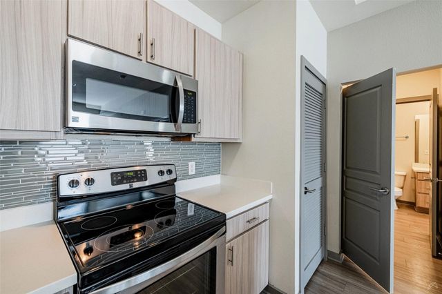 8515 S Interstate 35 RD 06210, Austin, TX 78744