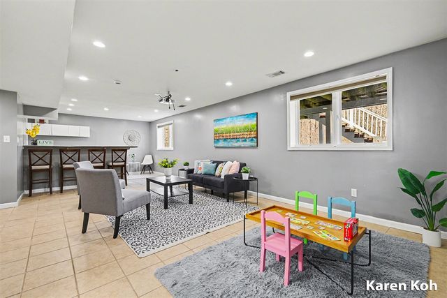 4605 Woodcreek Drive, Grand Rapids, MI 49546