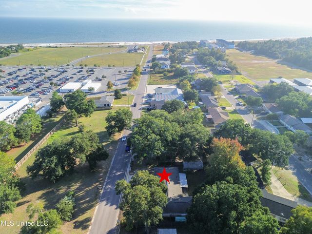 125 Hayden Avenue, Pass Christian, MS 39571