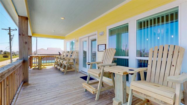 957 Alberdie Drive, Crystal Beach, TX 77650