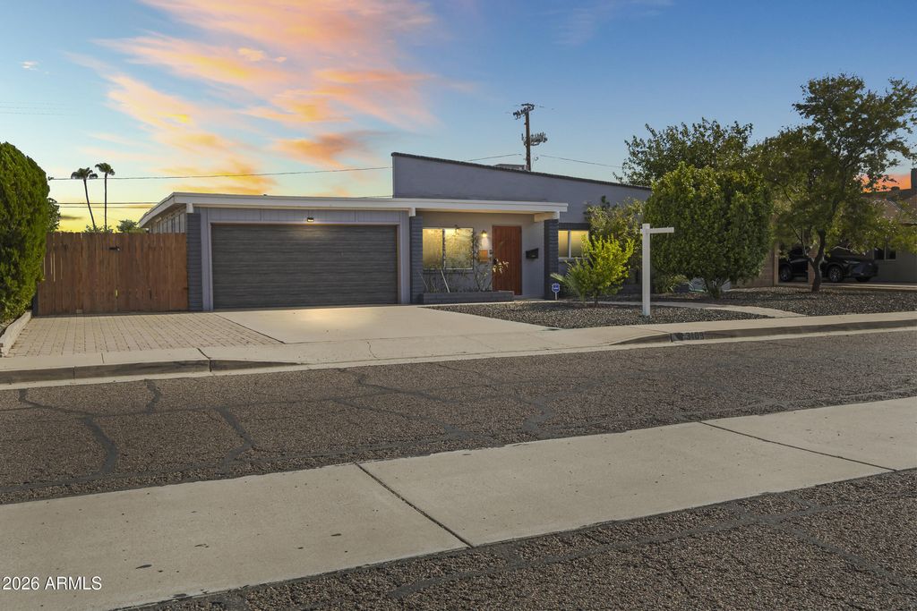3109 E LARKSPUR Drive, Phoenix, AZ 85032