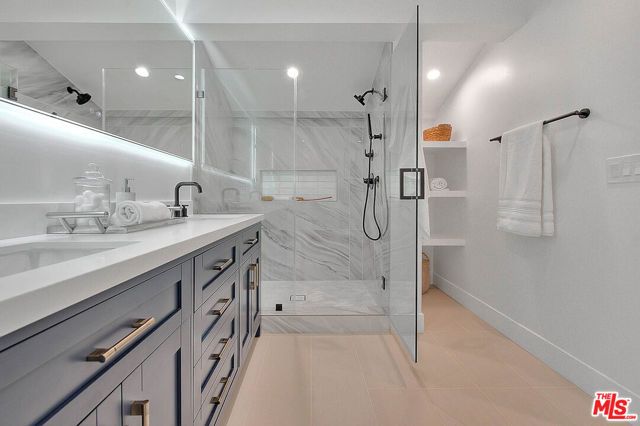 5272 Veronica Street, Los Angeles, CA 90008