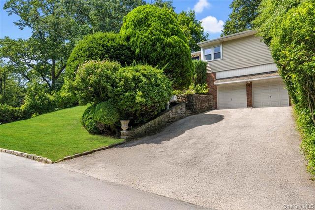 31 Claudet Way, Eastchester, NY 10709