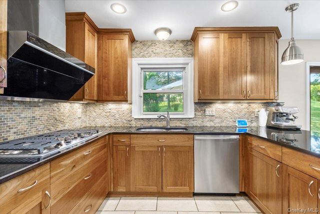 31 Claudet Way, Eastchester, NY 10709