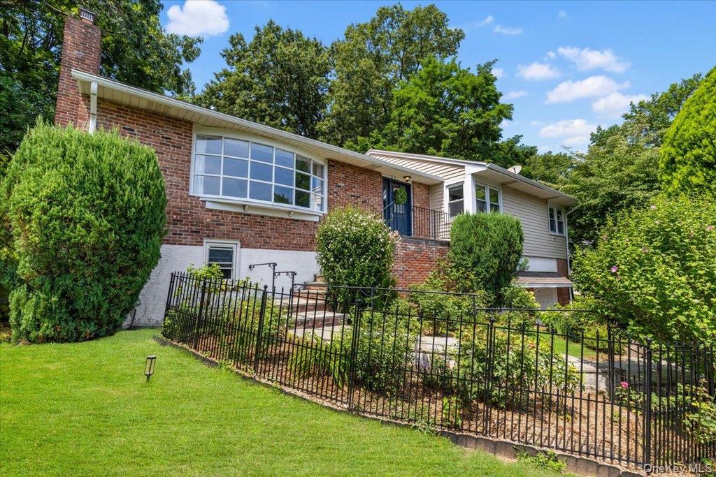 31 Claudet Way, Eastchester, NY 10709