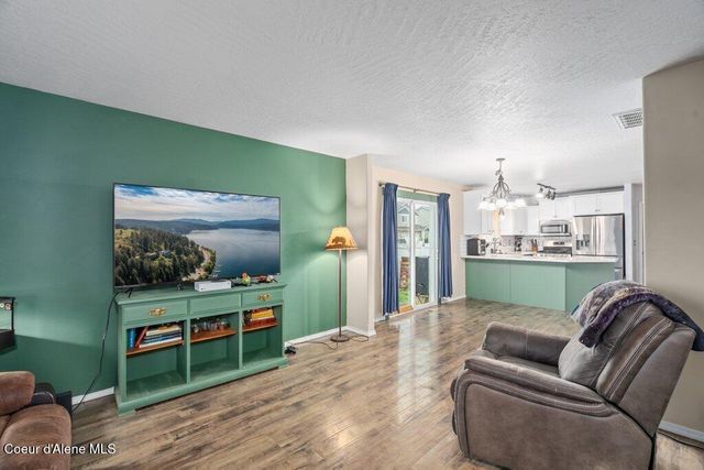 8067 N CROWN POINTE ST, Post Falls, ID 83854