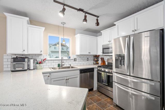 8067 N CROWN POINTE ST, Post Falls, ID 83854