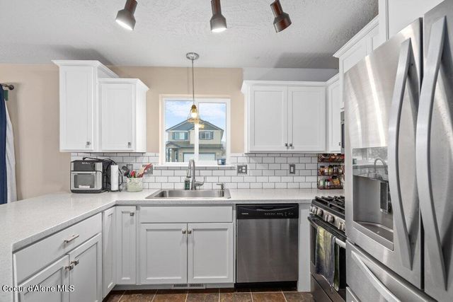 8067 N CROWN POINTE ST, Post Falls, ID 83854