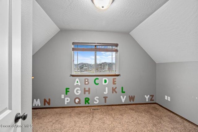 8067 N CROWN POINTE ST, Post Falls, ID 83854