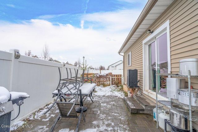 8067 N CROWN POINTE ST, Post Falls, ID 83854