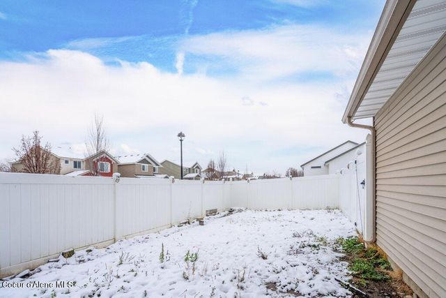 8067 N CROWN POINTE ST, Post Falls, ID 83854