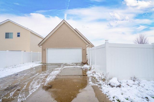 8067 N CROWN POINTE ST, Post Falls, ID 83854