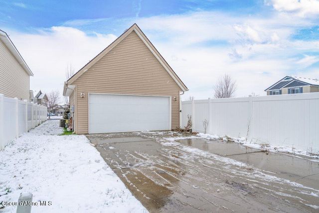 8067 N CROWN POINTE ST, Post Falls, ID 83854