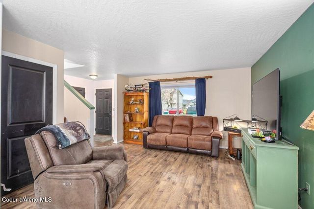 8067 N CROWN POINTE ST, Post Falls, ID 83854