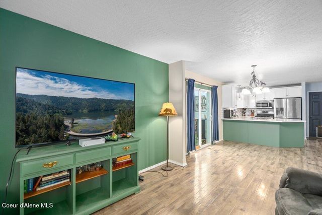 8067 N CROWN POINTE ST, Post Falls, ID 83854