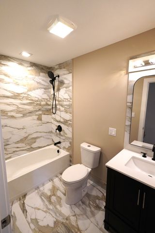 9615 S California Avenue, Evergreen Park, IL 60805