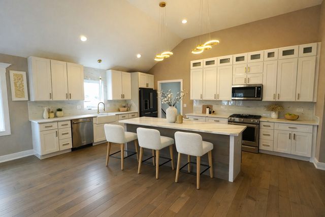 9615 S California Avenue, Evergreen Park, IL 60805