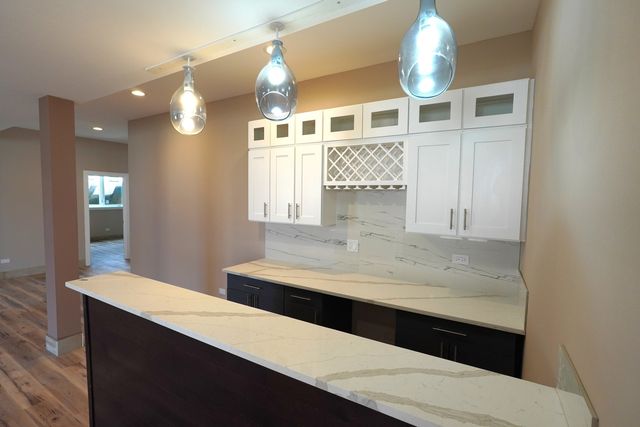 9615 S California Avenue, Evergreen Park, IL 60805