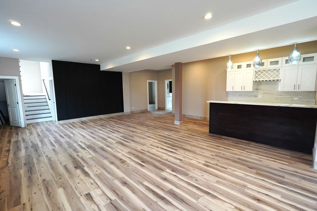 9615 S California Avenue, Evergreen Park, IL 60805