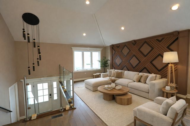 9615 S California Avenue, Evergreen Park, IL 60805