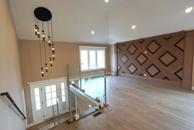 9615 S California Avenue, Evergreen Park, IL 60805