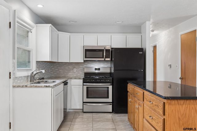 7744 Western Avenue, Omaha, NE 68114