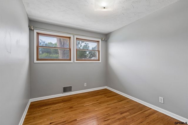 7744 Western Avenue, Omaha, NE 68114
