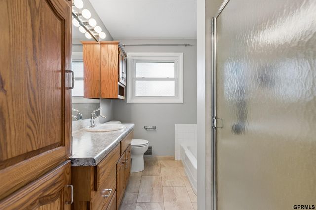 7744 Western Avenue, Omaha, NE 68114