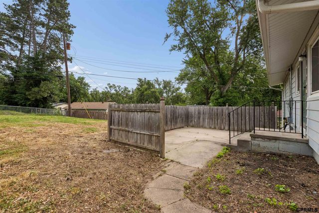 7744 Western Avenue, Omaha, NE 68114