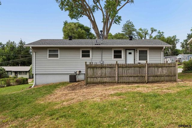7744 Western Avenue, Omaha, NE 68114