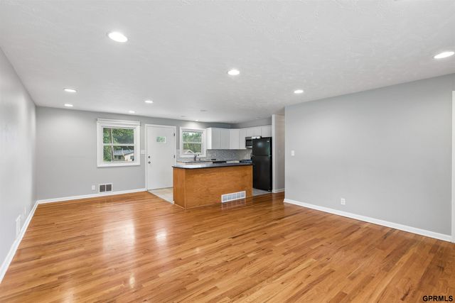 7744 Western Avenue, Omaha, NE 68114