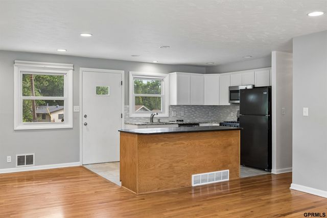 7744 Western Avenue, Omaha, NE 68114