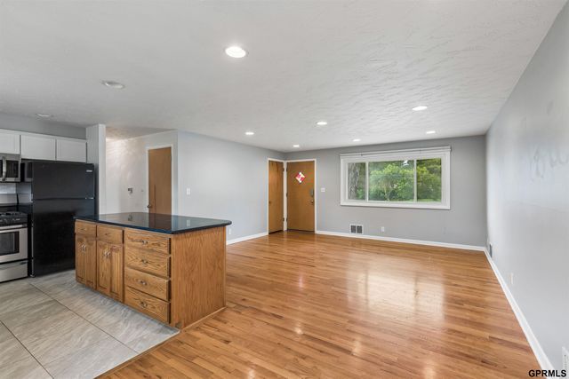 7744 Western Avenue, Omaha, NE 68114