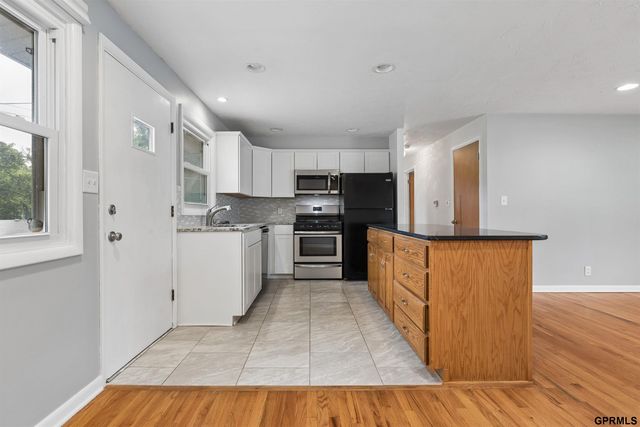 7744 Western Avenue, Omaha, NE 68114