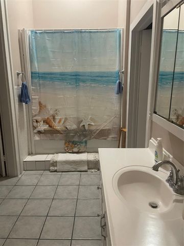 1909 Broadway Street UP, Galveston, TX 77550