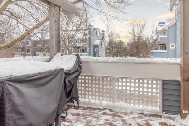 15665 24th Avenue N H, Plymouth, MN 55447