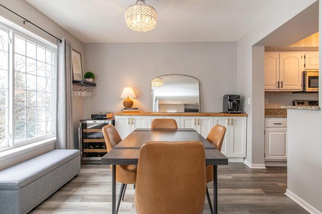 15665 24th Avenue N H, Plymouth, MN 55447