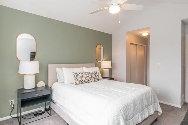 15665 24th Avenue N H, Plymouth, MN 55447