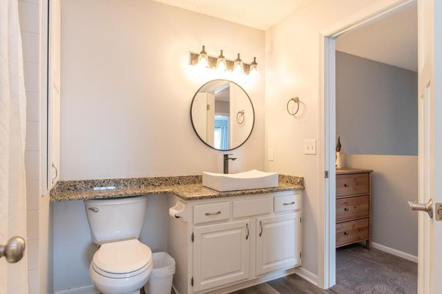 15665 24th Avenue N H, Plymouth, MN 55447