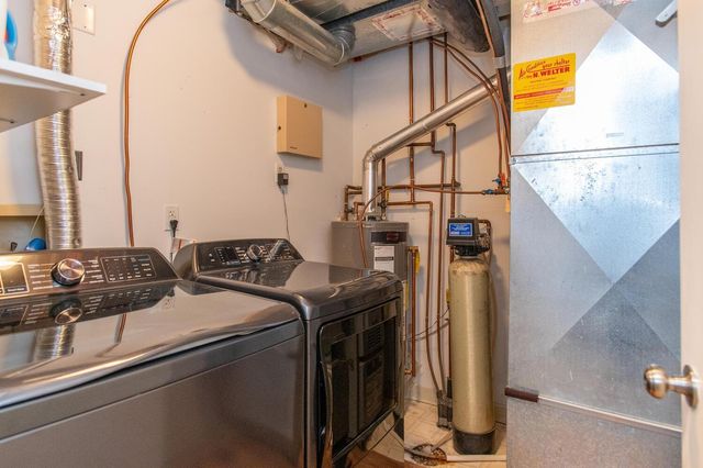 15665 24th Avenue N H, Plymouth, MN 55447