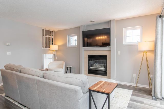 15665 24th Avenue N H, Plymouth, MN 55447