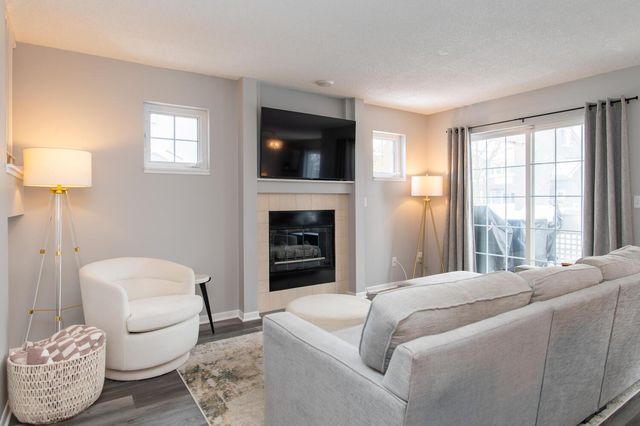 15665 24th Avenue N H, Plymouth, MN 55447