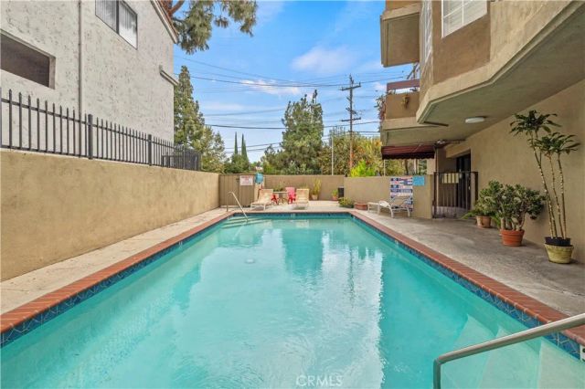 4301 Fulton Ave 105, Sherman Oaks, CA 91423