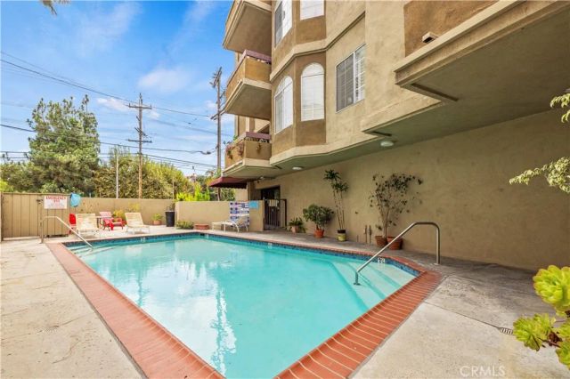 4301 Fulton Ave 105, Sherman Oaks, CA 91423