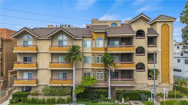 4301 Fulton Ave 105, Sherman Oaks, CA 91423