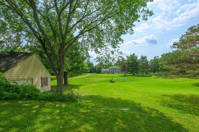 33 Wildflower Road, Kinderhook, NY 12106