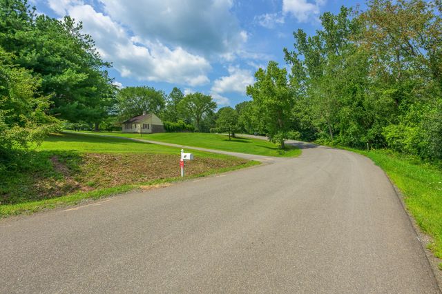 33 Wildflower Road, Kinderhook, NY 12106