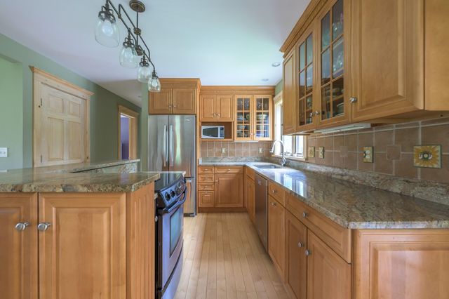 33 Wildflower Road, Kinderhook, NY 12106