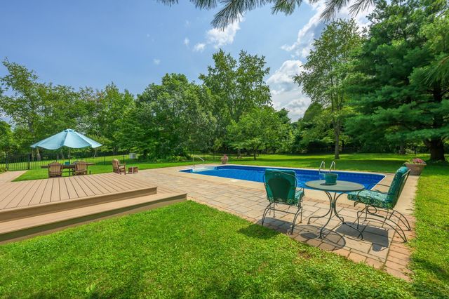 33 Wildflower Road, Kinderhook, NY 12106