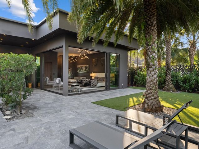 2213 NE 37th Dr, Fort Lauderdale, FL 33308